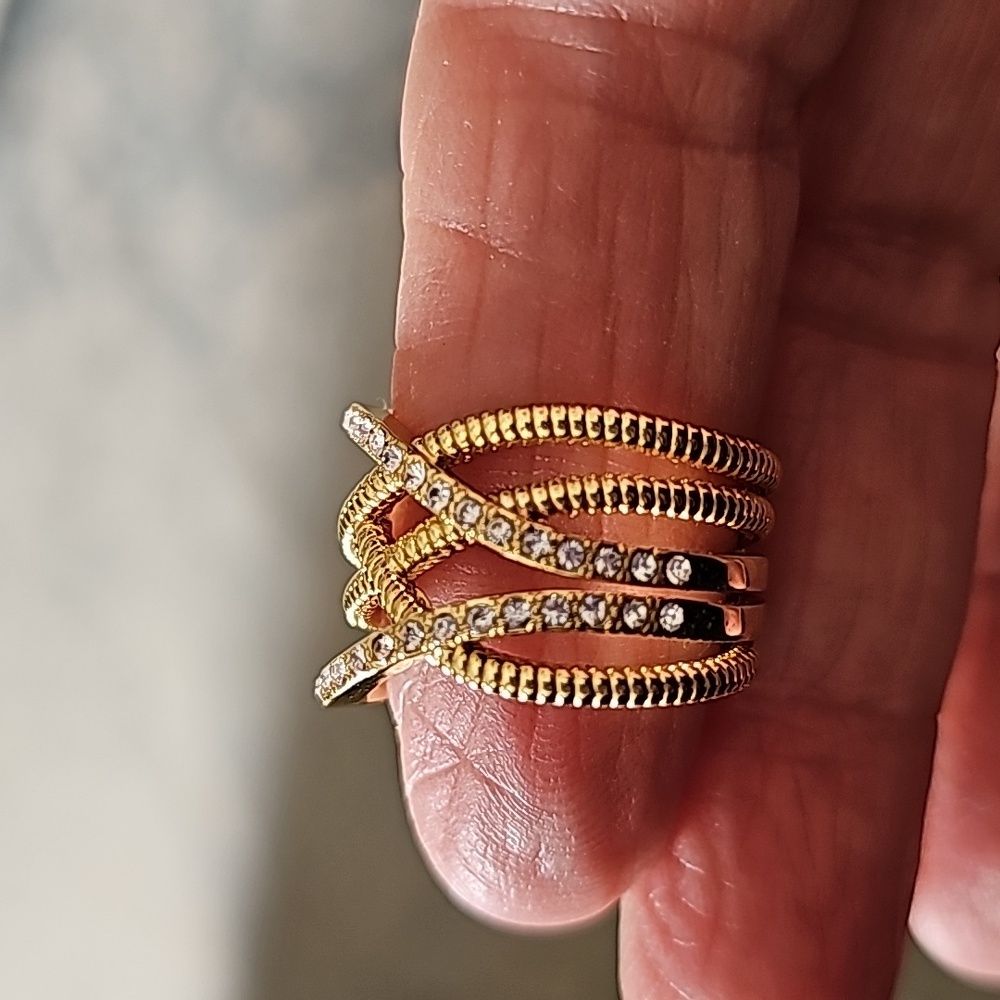 Pav'e Crystal Rope Ring - Picture 4 of 6